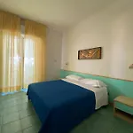 Hotel Plaza Con Piscina 3*