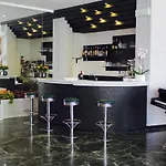 Hotel Plaza Con Piscina
