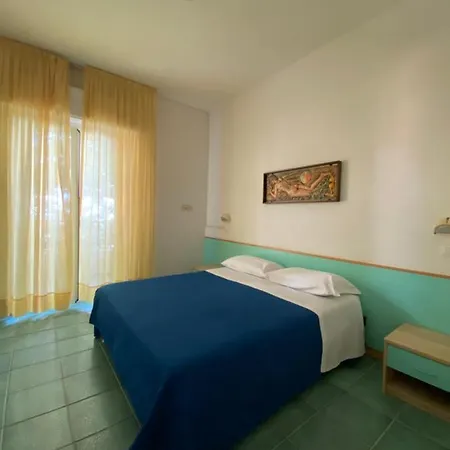 Hotell Plaza Con Piscina 3*