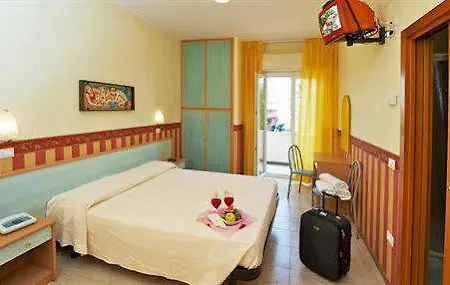 Hotell Plaza Con Piscina Cattolica