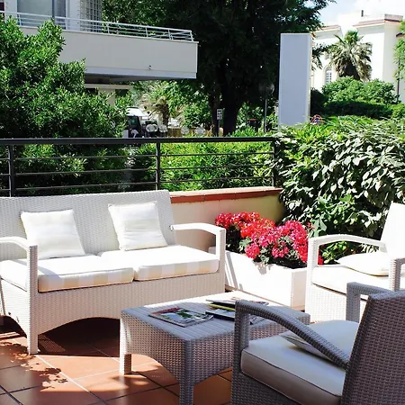 Hotell Plaza Con Piscina 3*