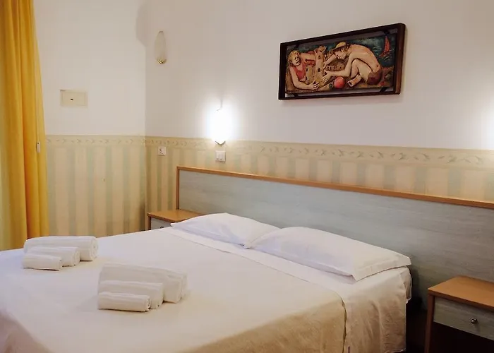 Plaza Con Piscina 3*