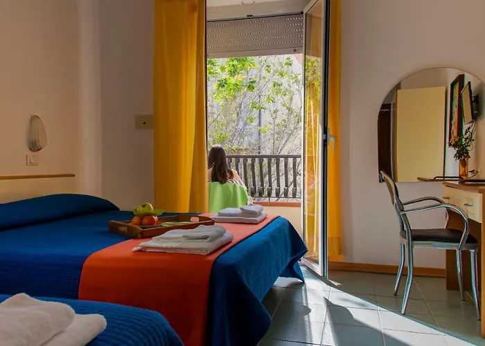 Plaza Con Piscina Cattolica