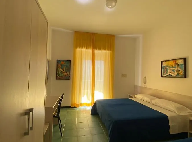 Hotel Plaza Con Piscina Cattolica