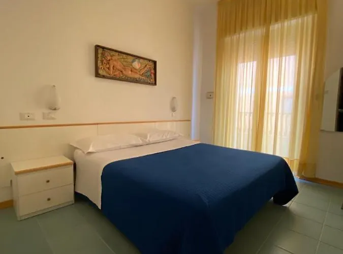 Plaza Con Piscina 3*