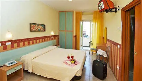 Hotel Plaza Con Piscina Cattolica