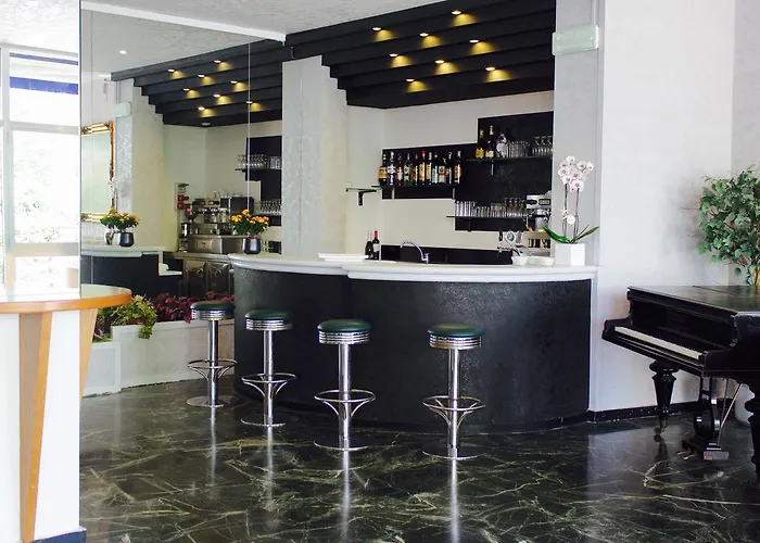 Hotel Plaza Con Piscina