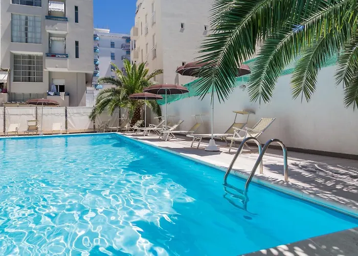 Hotel Plaza Con Piscina