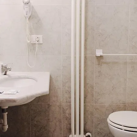 Plaza Con Piscina Cattolica