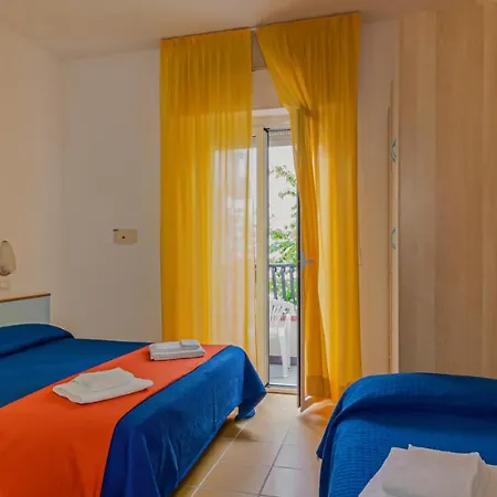 호텔 Plaza Con Piscina