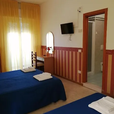 Plaza Con Piscina 3*