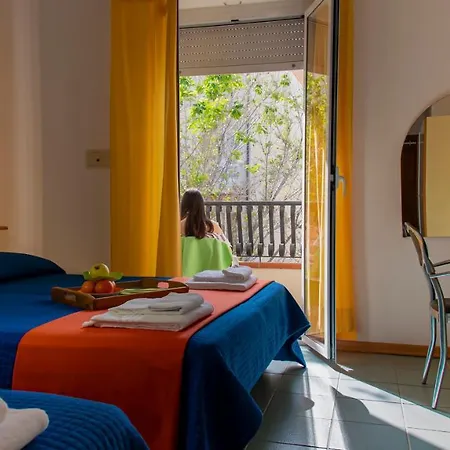 Plaza Con Piscina Cattolica