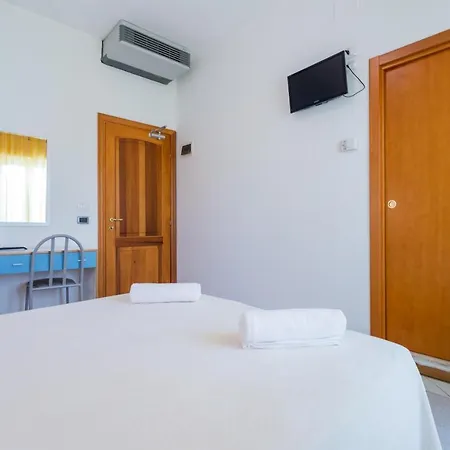 Отель Plaza Con Piscina 3*