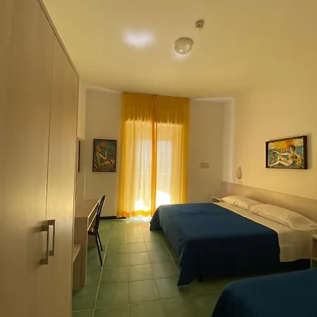 Hotel Plaza Con Piscina Cattolica