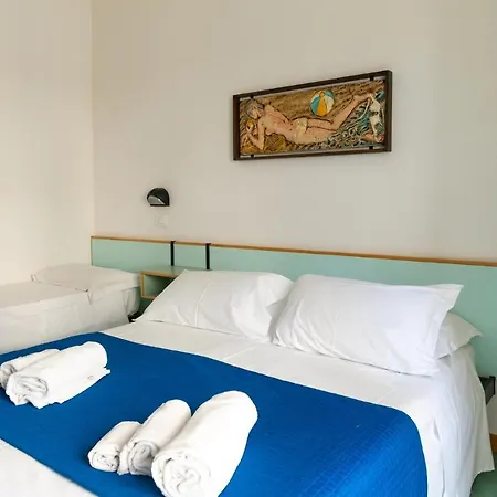 Plaza Con Piscina Cattolica