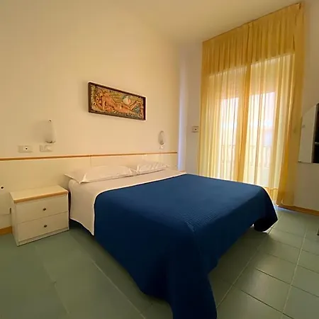 Plaza Con Piscina Hotel Cattolica