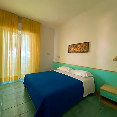 Hotel Plaza Con Piscina Cattolica