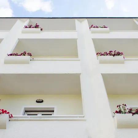 Hotel Plaza Con Piscina Cattolica