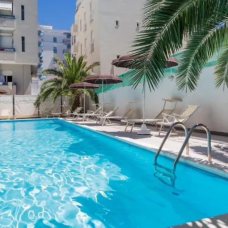 호텔 Plaza Con Piscina