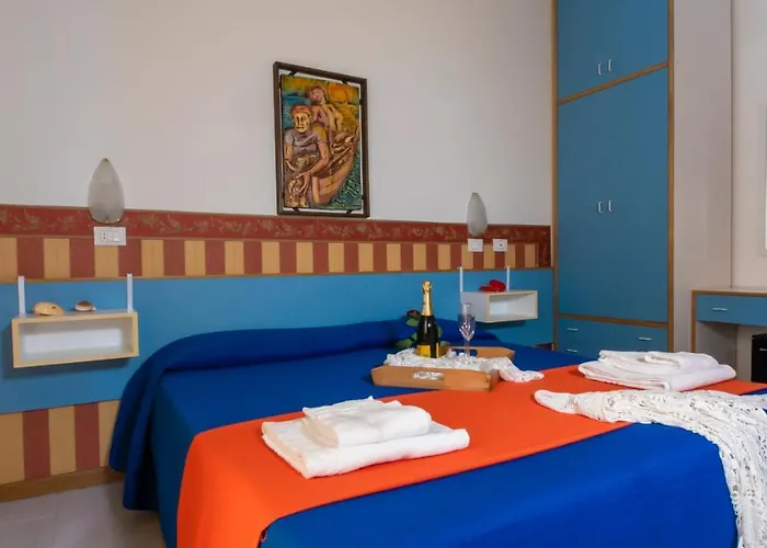 Plaza Con Piscina Каттолика