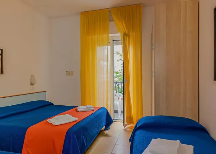 Отель Plaza Con Piscina