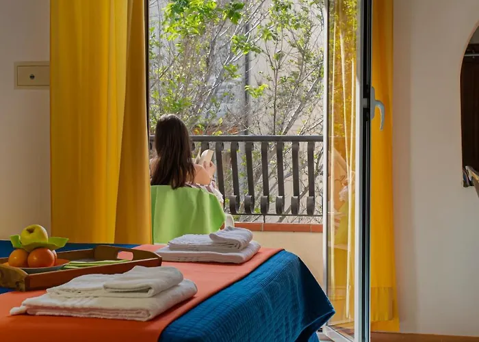 Отель Plaza Con Piscina Каттолика