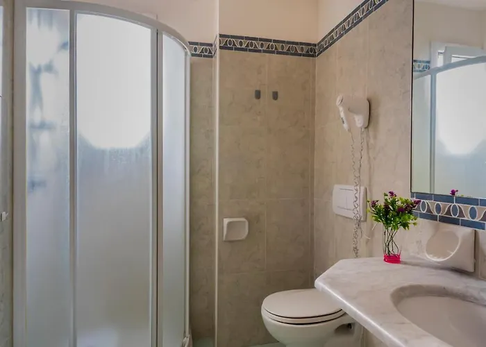 Plaza Con Piscina 호텔 카톨리카