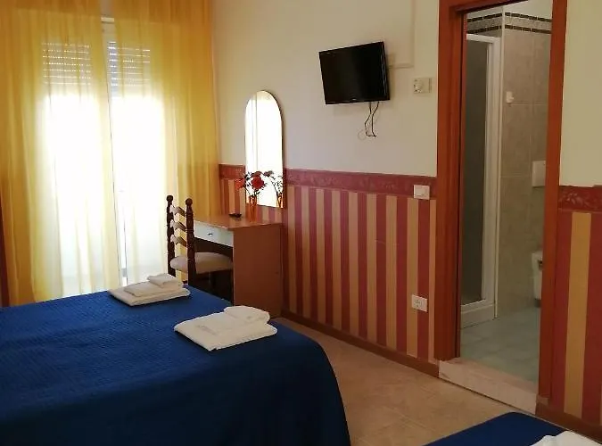 Plaza Con Piscina 3*