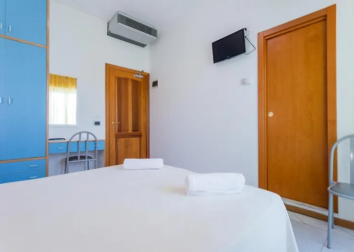 Отель Plaza Con Piscina 3*