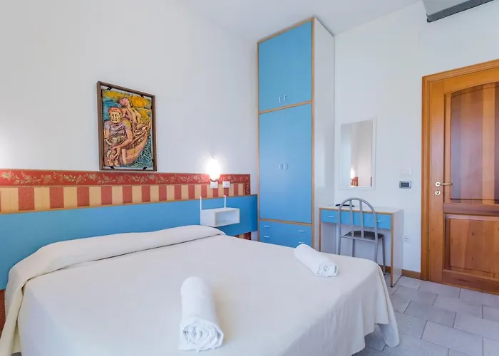 Plaza Con Piscina 3*