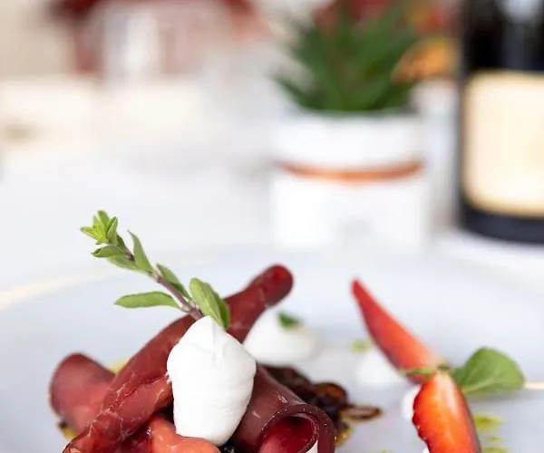 Plaza Con Piscina 호텔