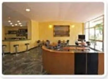 Plaza Con Piscina Отель Каттолика