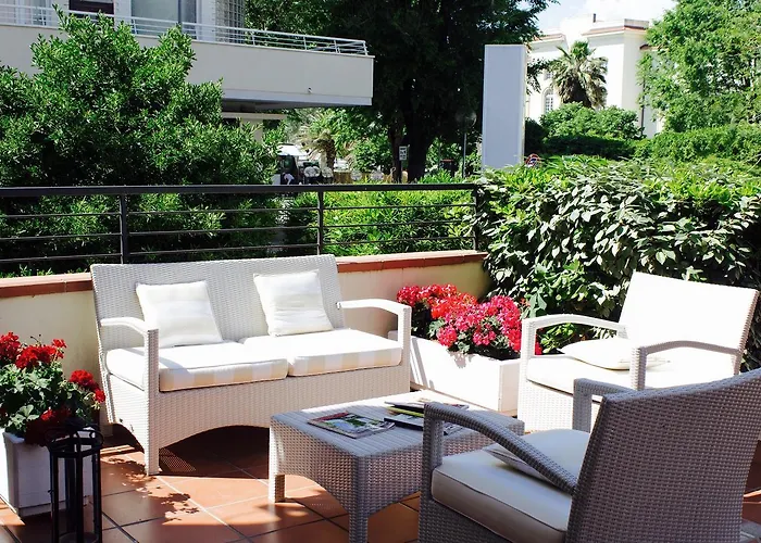 Отель Plaza Con Piscina 3*